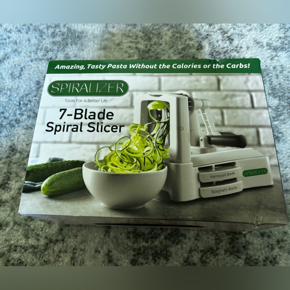 NIB Spiralizer 7-Blade Vegetable Spiral Slicer